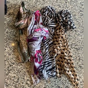 Set of 4 fashion scarves